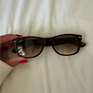tortoise shell raybans